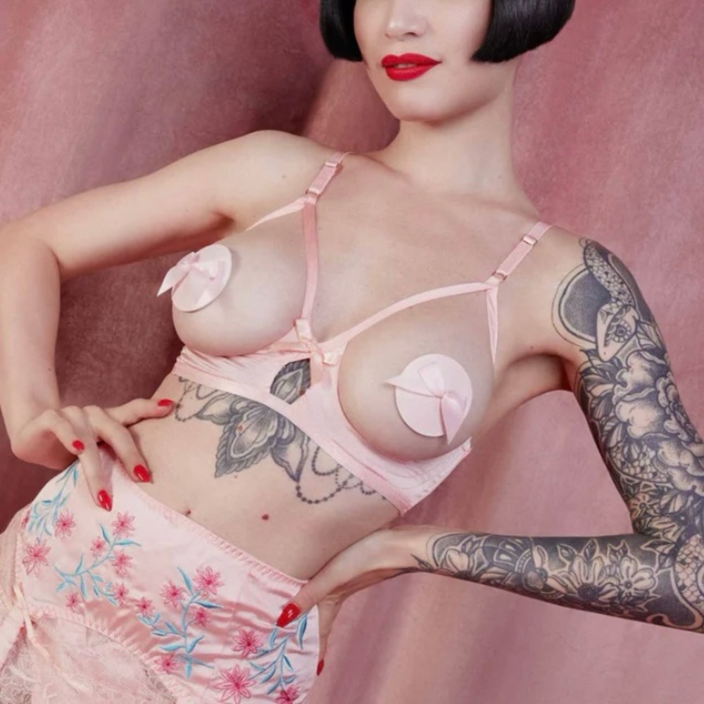 Bettie Page Lingerie - Doris Peach Cupless Stitch Detail Bra (Cut Out, Open Cup)